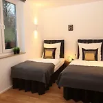 1step2allcities House&garden Ferienhaus *
