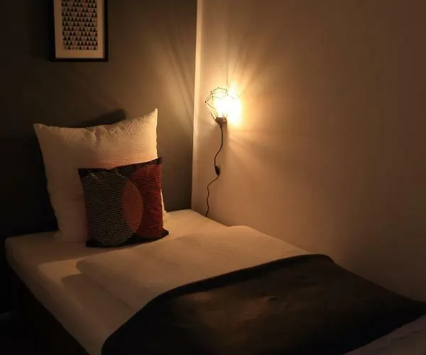 一步通全市度假屋&花园 *